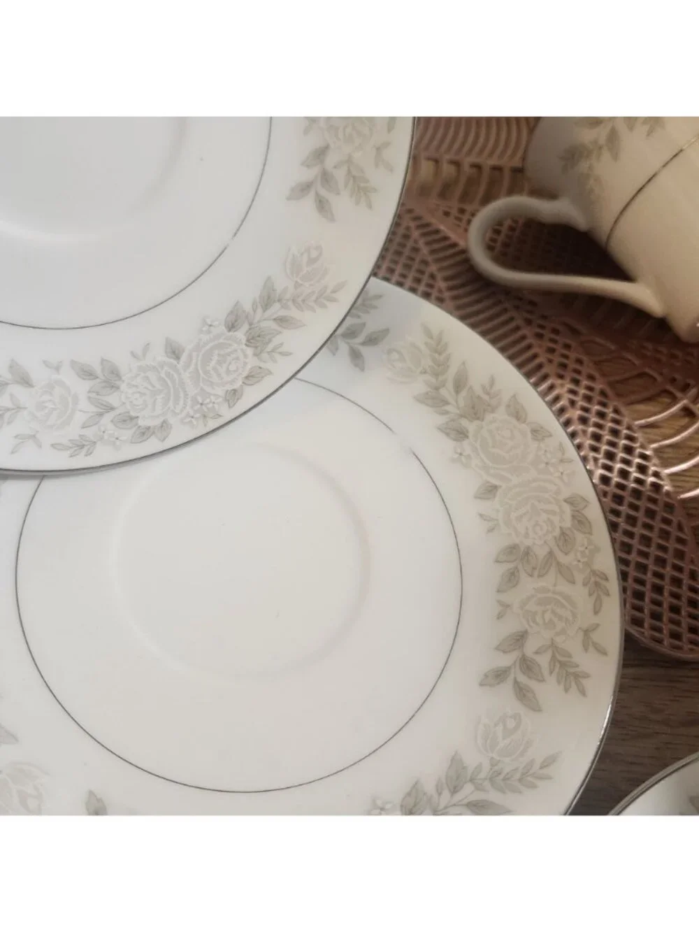 Fine China of Japan Adele Pattern Tea Cup Saucers 